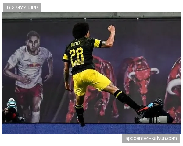 前马赛队长退役后转型，负责俱乐部海外社交媒体矩阵运营